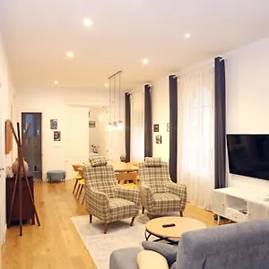  Apartment Piso Exclusivo Frente Al Casco Viejo Con Parking Gratis